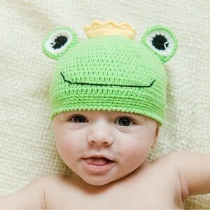 Size 3-6 months Baby Charming Green Frog Hat with Yellow Crown for Kids